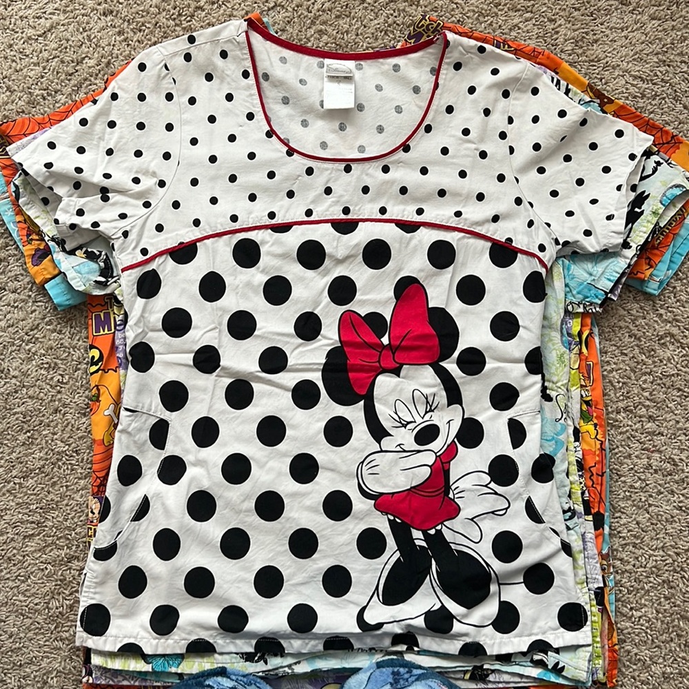 Minnie Mouse scrub top